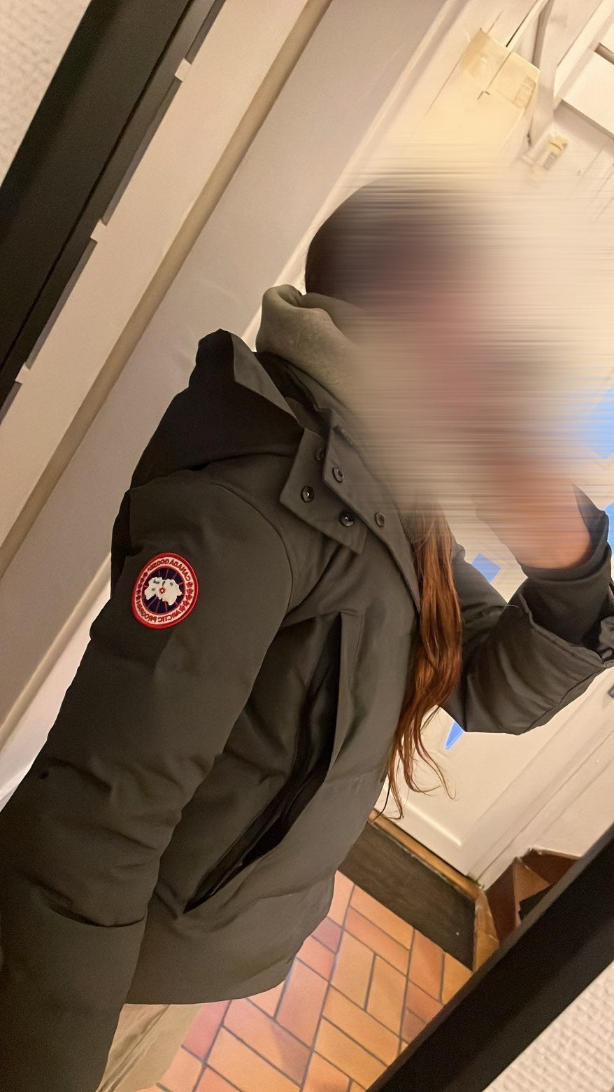 Canada goose whyndham with grey and red badge