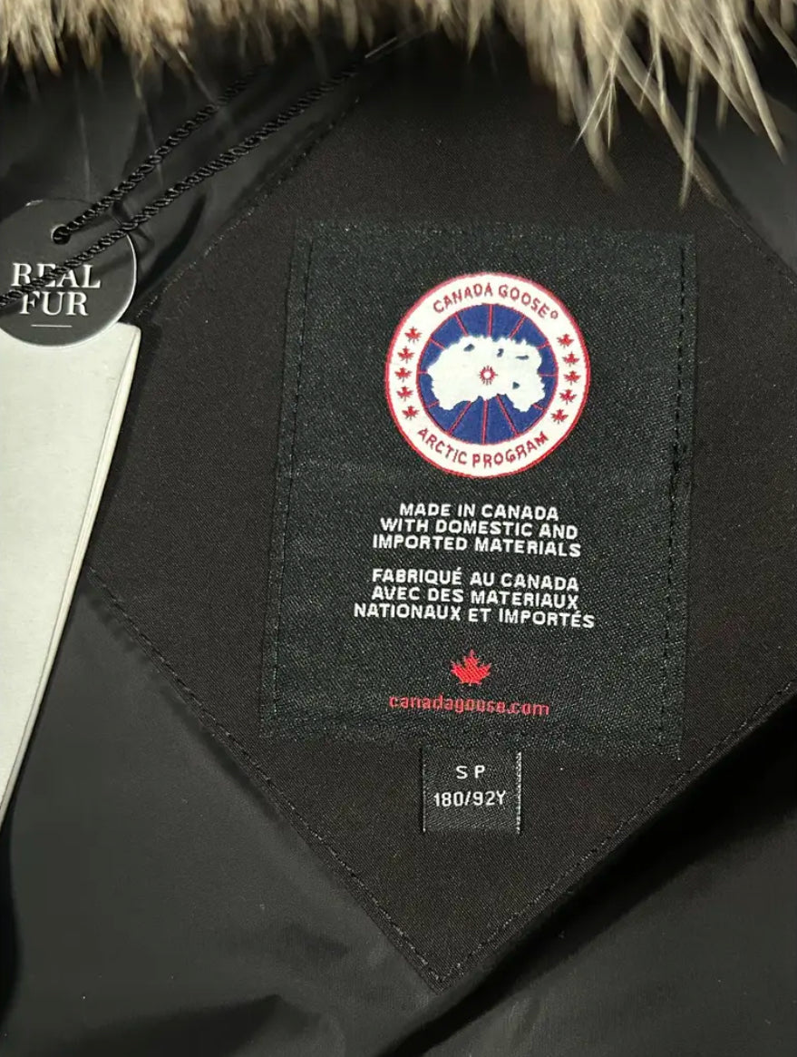 Canada goose whyndham with grey and red badge