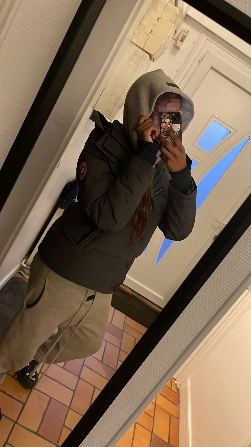 Canada goose whyndham with grey and red badge